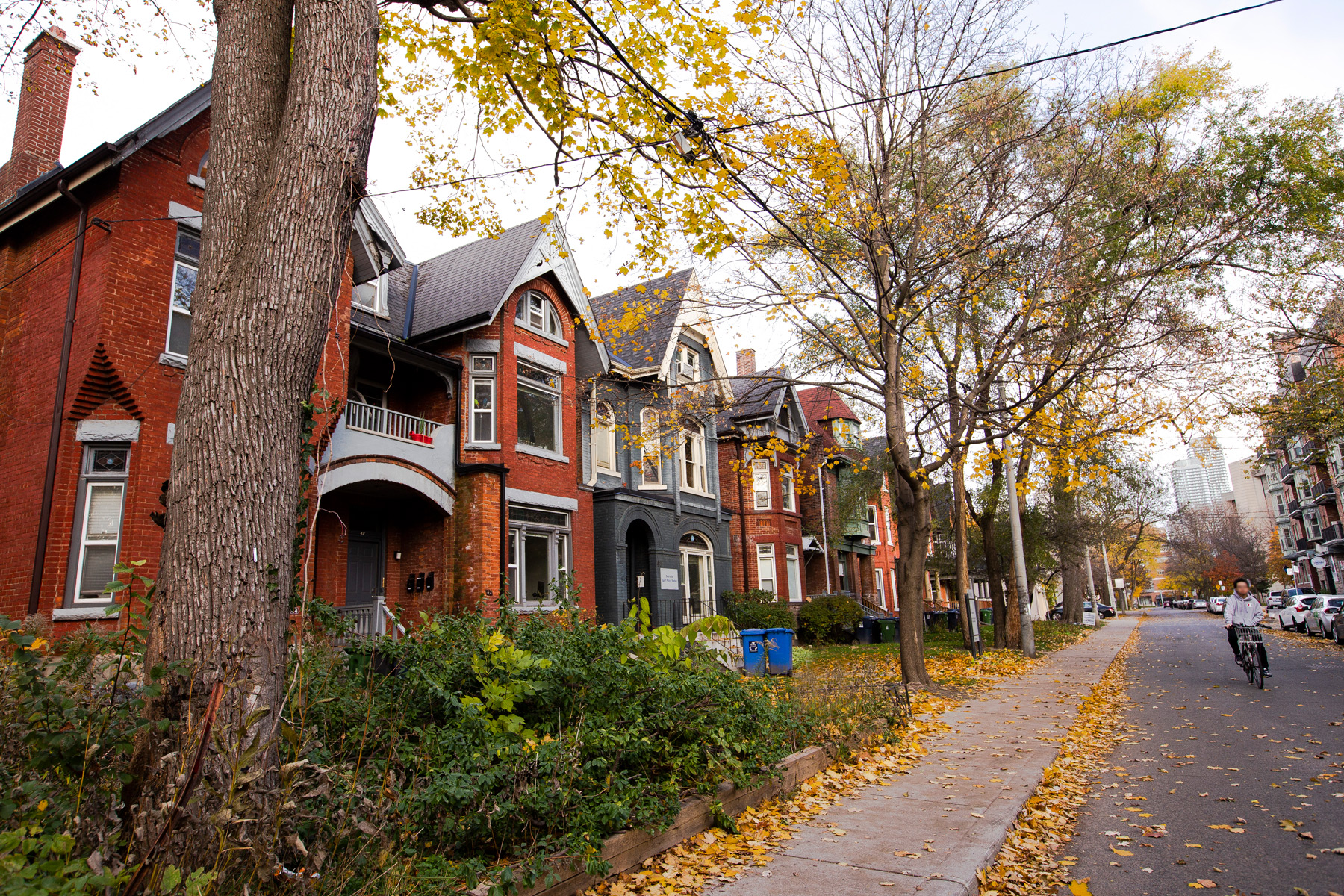 Huron-Sussex street scene